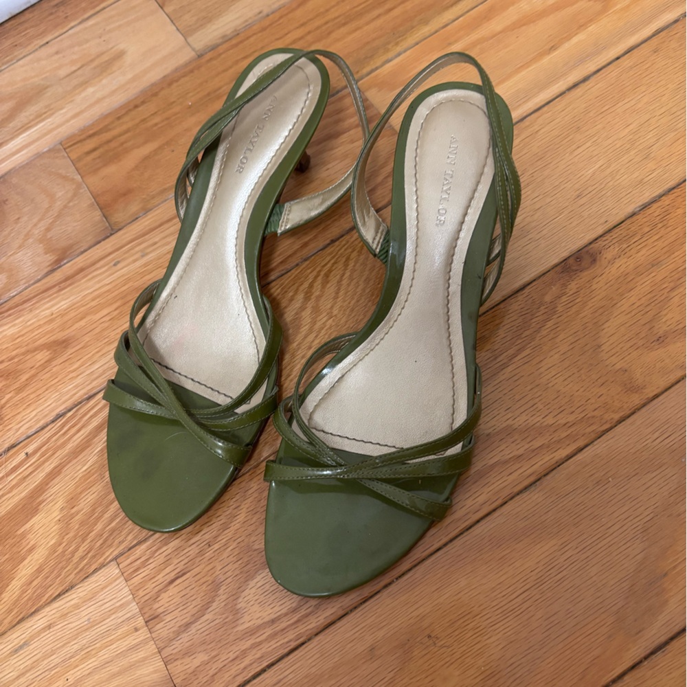 Vintage Ann Taylor olive green kitten heels